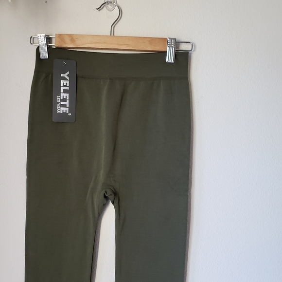 ❗SOLD OUT❗High Rise Fleece Lined Leggings - Picture 9 of 10